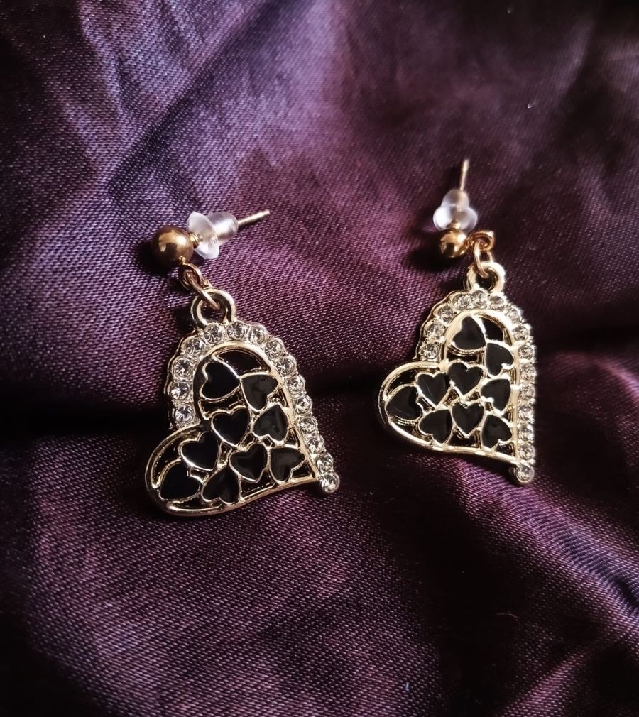 Sophisticated Black Heart Earrings